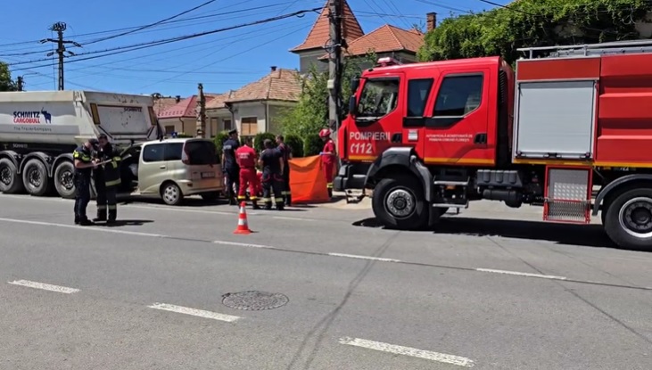 Read more about the article Accident foarte grav în județul Cluj. Un bărbat a murit după ce mașina în care se afla a fost zdrobită de un TIR