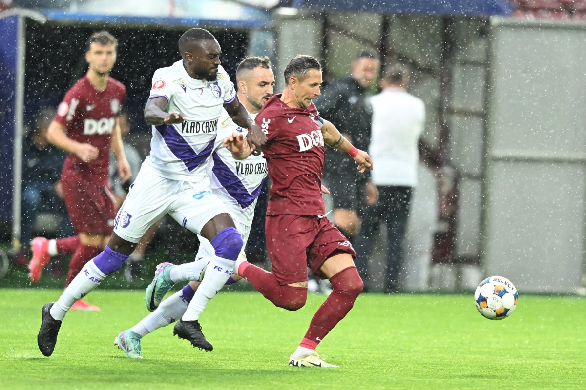 Read more about the article Dan Petrescu, după umilința cu FC Argeș: „Nu-mi place să critic jucătorii, dar la meciul ăsta s-a văzut că unii dintre ei…”