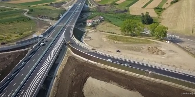 Read more about the article VIDEO. Deschiderea DEx4 de lângă Tureni. Emil Boc: „1.800 de TIR-uri și mașini de mare tonaj nu vor mai circula prin municipiul Cluj-Napoca”