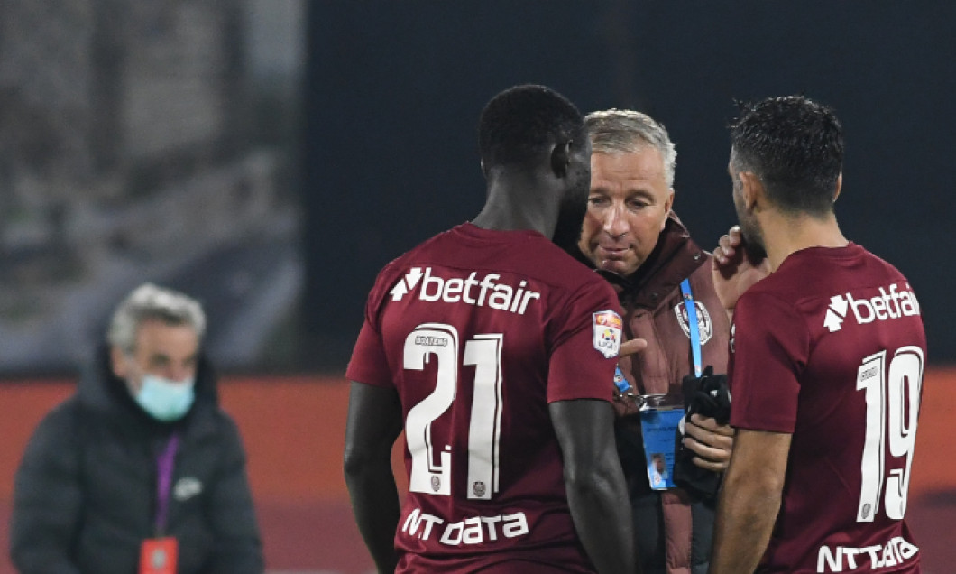 Read more about the article Unul dintre jucătorii preferați de Dan Petrescu a rămas fără echipă. CFR Cluj ar putea da lovitura să-l „repatrieze”