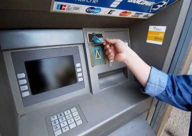 Read more about the article Minor arestat la Cluj după ce a furat un portofel. A scos bani dintr-un bancomat