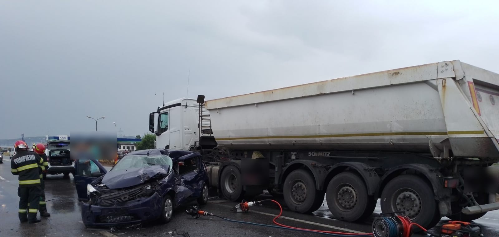 Read more about the article Accident grav pe DN1 E60 cu două camioane și un autoturism. Un bărbat a fost intubat și transportat la spital