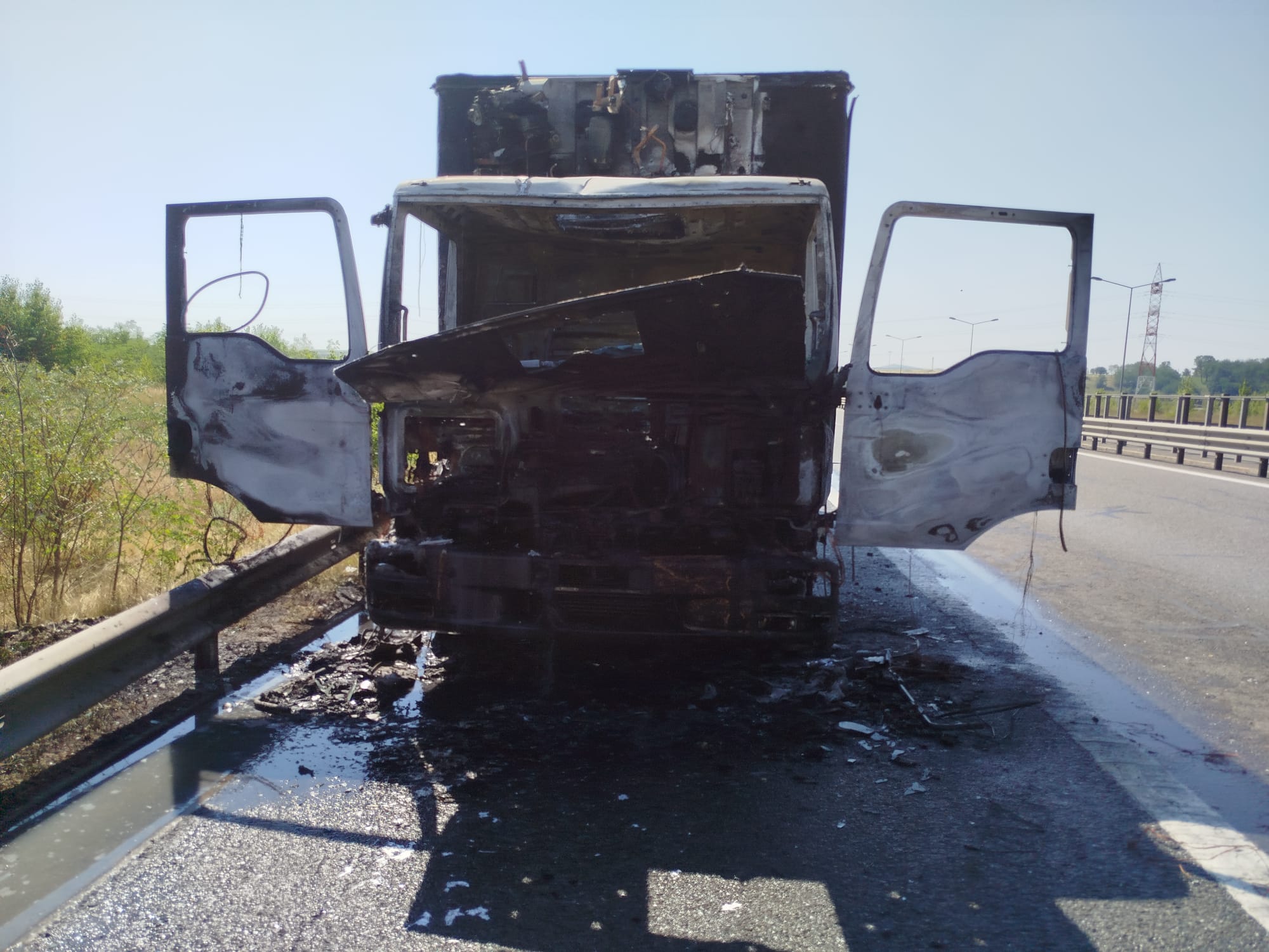 Read more about the article Incendiu pe Autostrada Transilvania. Cabina unui camion a luat foc!