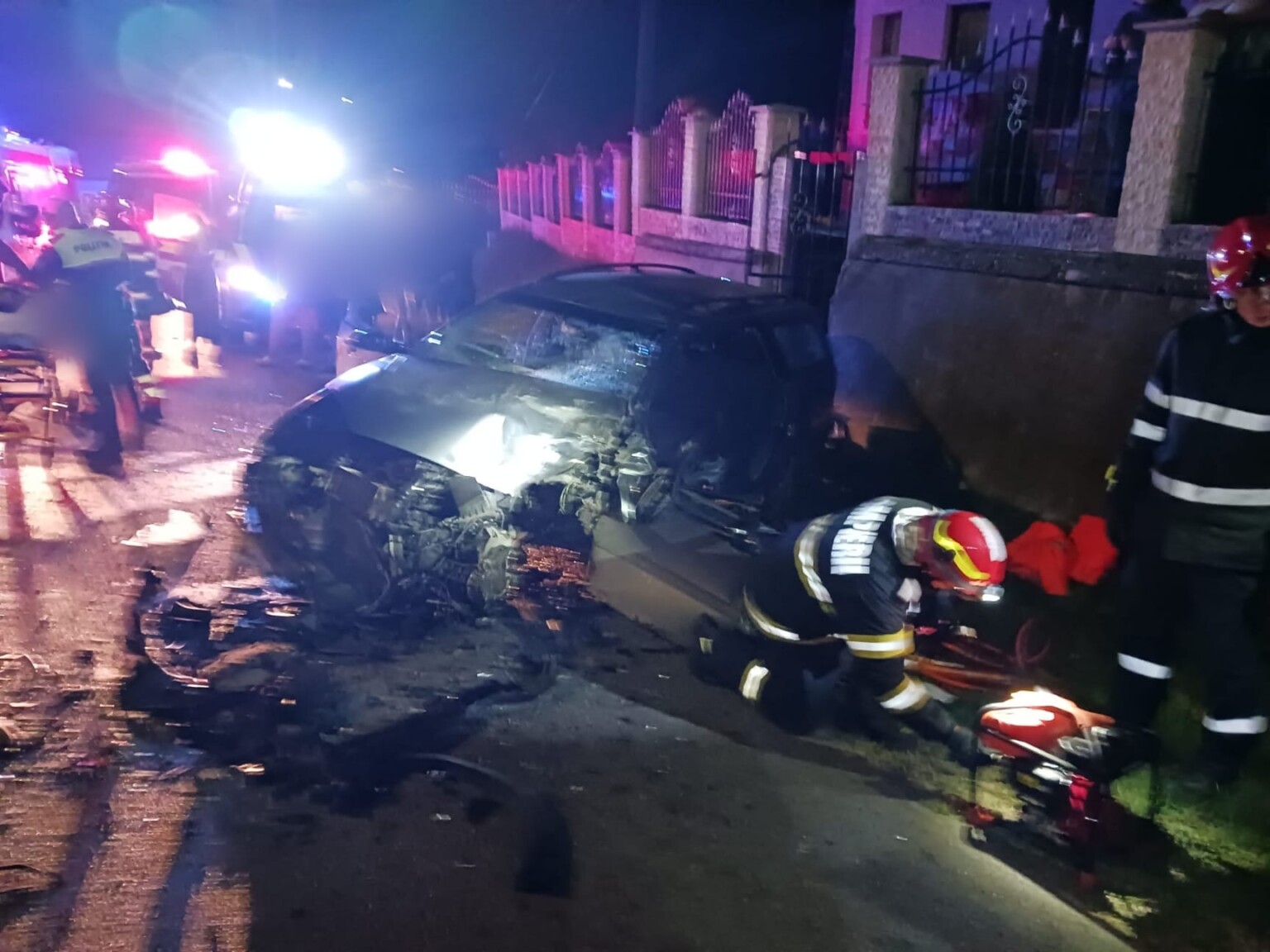 Read more about the article Accident rutier grav în județul Cluj. Două autoturisme s-au făcut praf / Șoferul a fost extras din mașină și transportat la spital