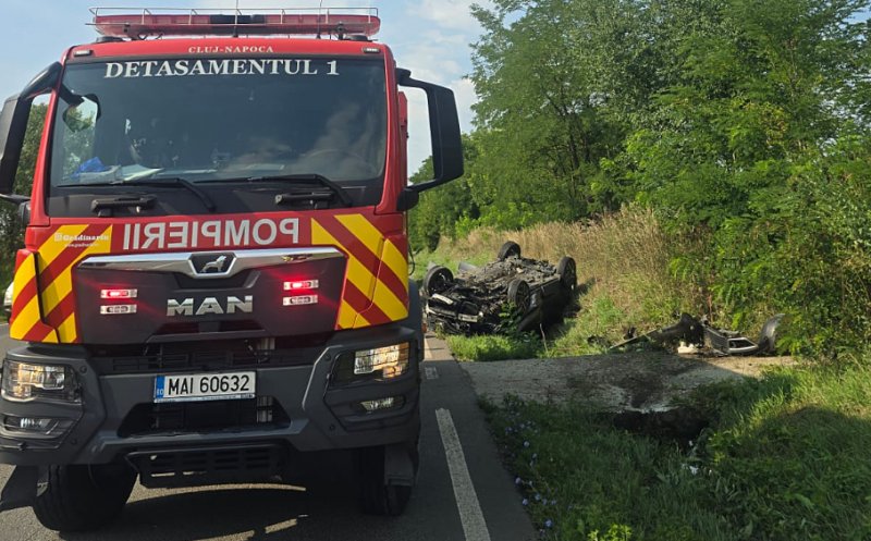 Read more about the article Accident rutier în județul Cluj. O mașină a ajuns cu roțile în sus / Trei victime, dintre care doi copii, transportate la spital
