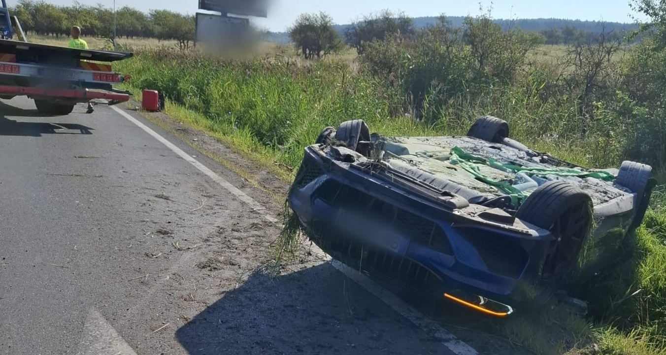 Read more about the article Un autoturism s-a răsturnat la ieșirea din Cluj-Napoca. O femeie a fost transportată la spital