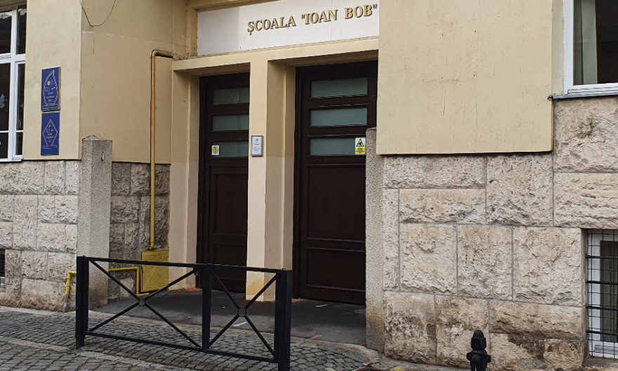Read more about the article VIDEO. Boc controlează lucrările la o școală:  “Noi suntem cu ochii pe ei pentru că voi sunteți cu ochii pe noi”