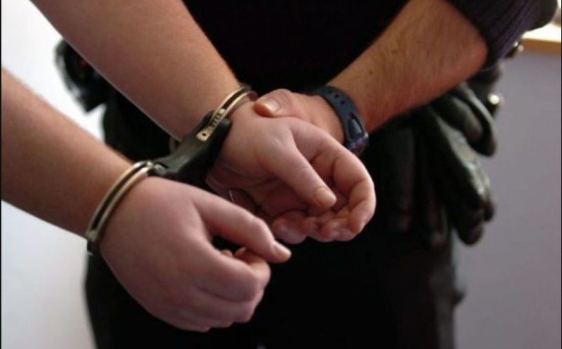 Read more about the article Un angajat al poliției din Cluj a fost reținut după ce a fost acuzat că a plătit o tânără pentru act sexual, apoi a atacat-o și i-a furat banii