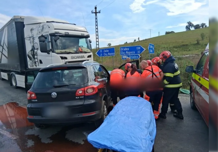 Read more about the article Accident teribil în județul Cluj pe DN1 E60, cu un TIR și trei autoturisme. Traficul este blocat temporar