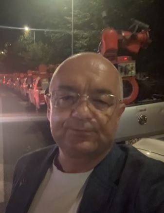 Read more about the article VIDEO. Emil Boc a anunțat că a început „lupta cu țânțărimea cea furioasă” și a prezentat live flota de mașini care împrăștie substanțe împotriva insectelor