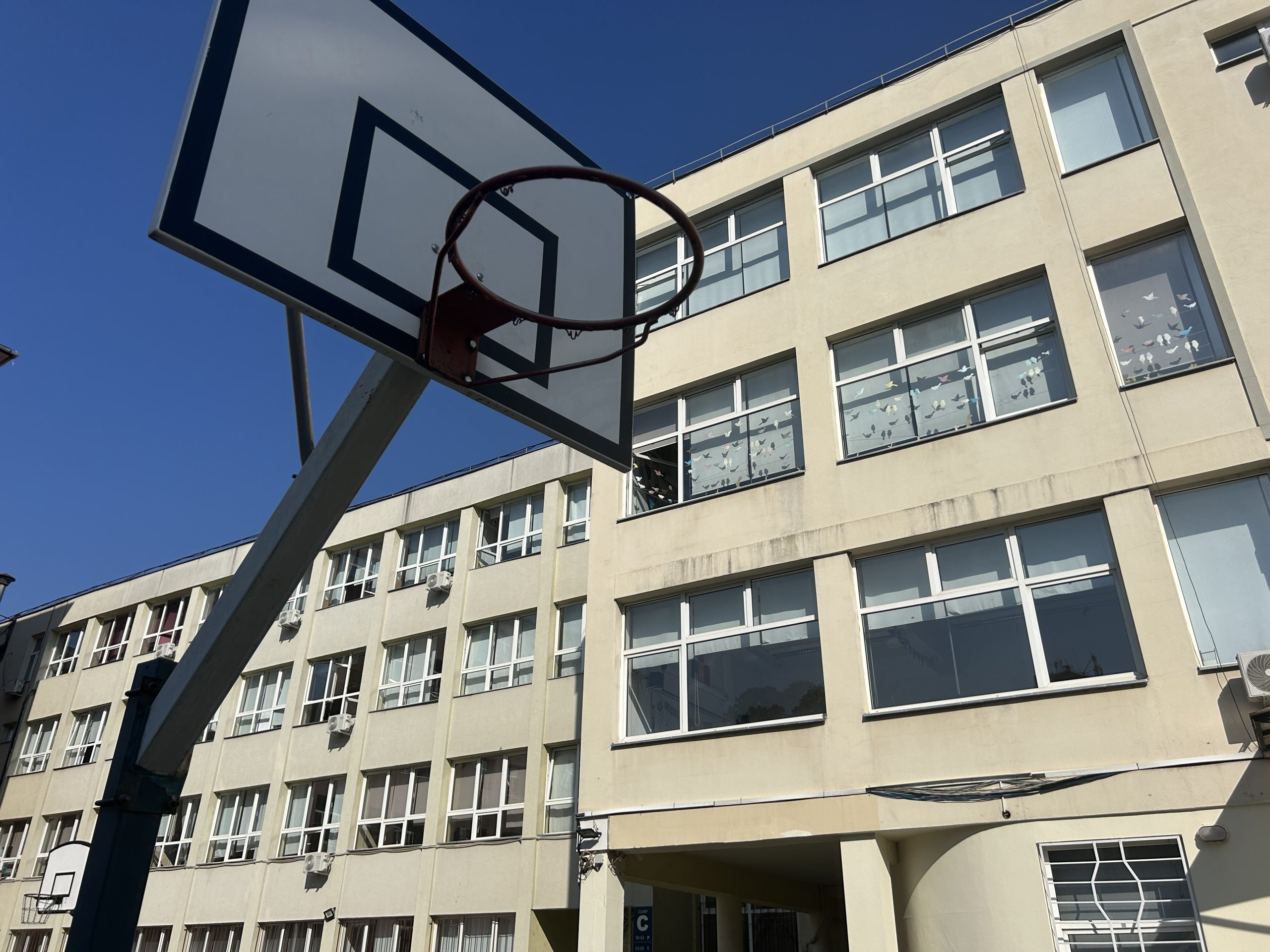 Read more about the article Emil Boc, mesaj rezervat la începerea noului an școlar: fără accente electorale, doar urări pentru elevi și profesori