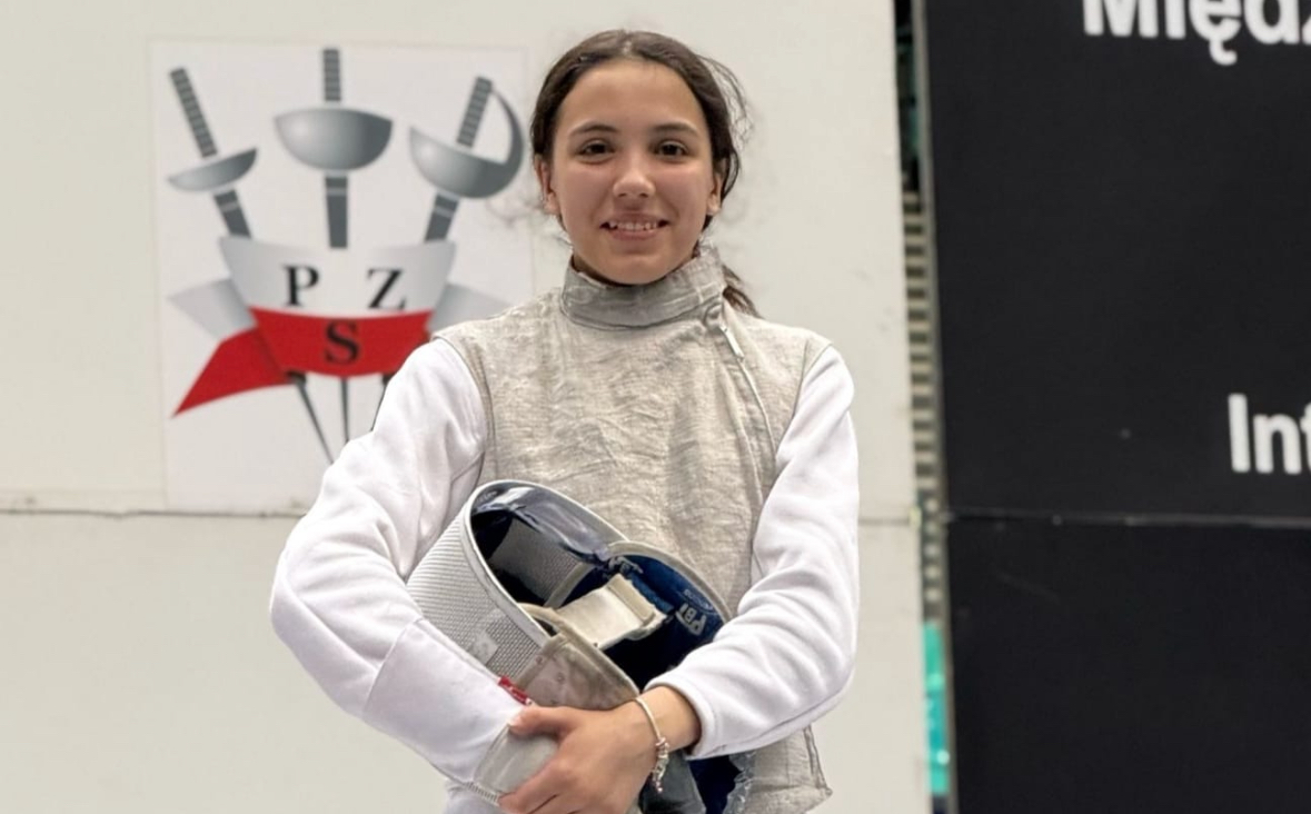 Read more about the article Numărul 1 european. Floretista clujeană Catrinel Dubău a devenit lider continental la categoria ei de vârstă