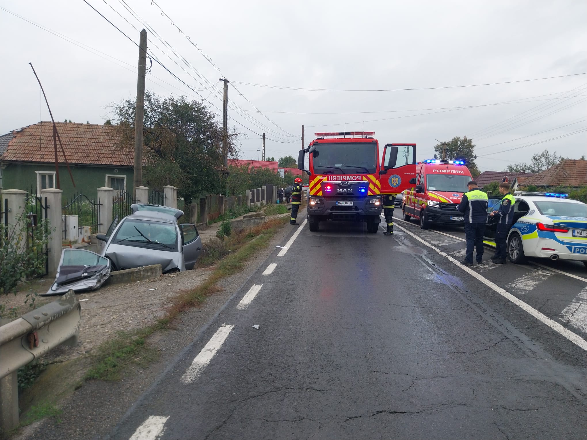 Read more about the article Accident rutier grav într-o localitate clujeană cu o mașină care a ajuns în șanț. Bărbat de 85 de ani, transportat la spital