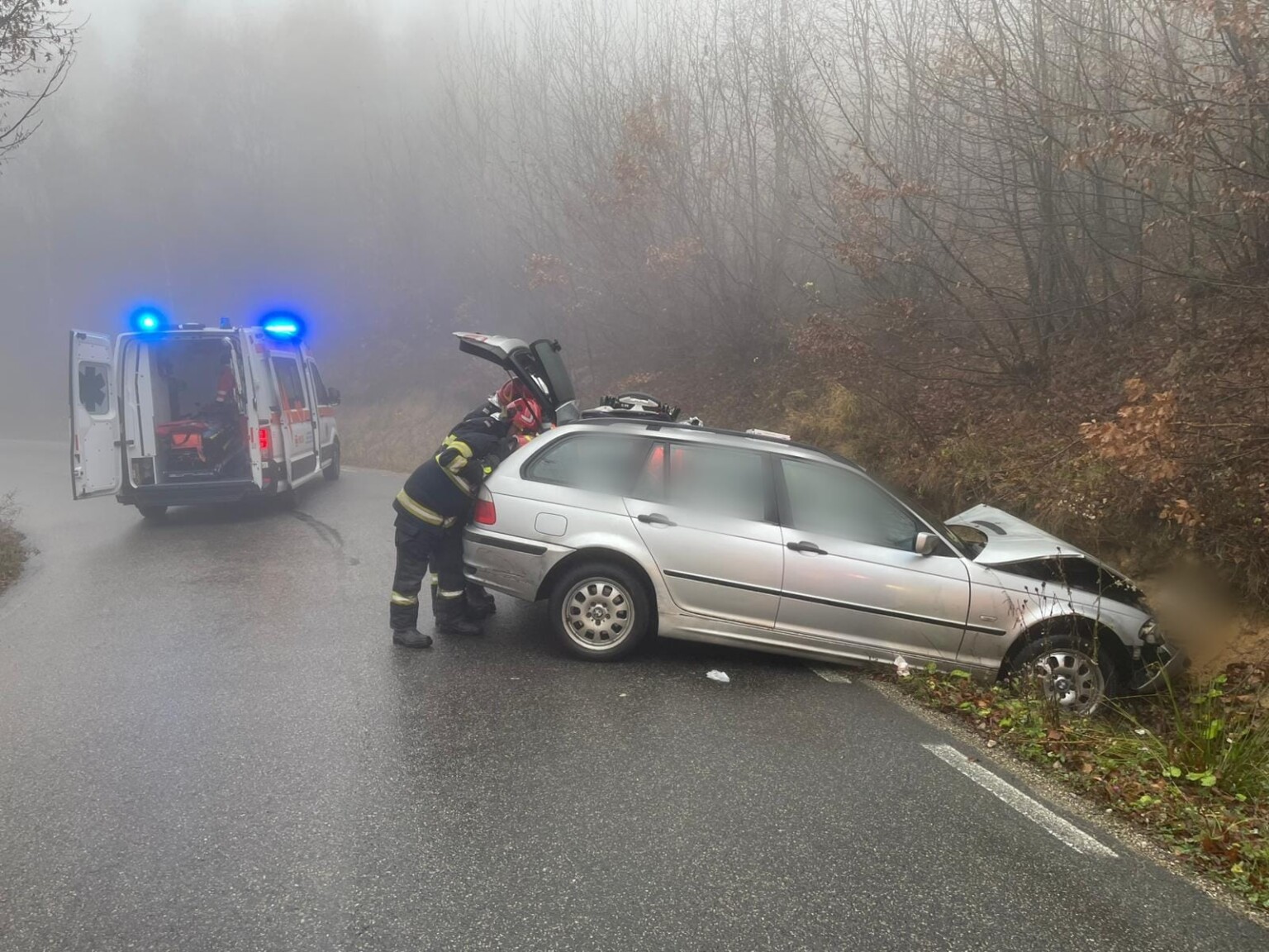 Read more about the article Accident rutier în comuna Ciurila: o mașină a ieșit în decor. Trei persoane, dintre care un copil de 2 ani, transportate la spital