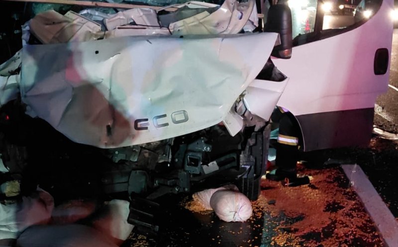 Read more about the article ACCIDENT GRAV pe Autostrada Transilvania în care au fost implicate două autoutilitare. Șoferii au ajuns la spital