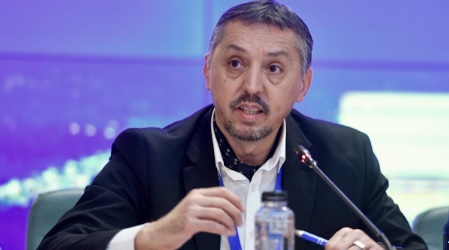 Read more about the article CUMPLIT! Un elev de 6 ani din Cluj a fost bătut de colegi care i-au rupt un deget în ușa unui dulap. Reacția ministrului Daniel David