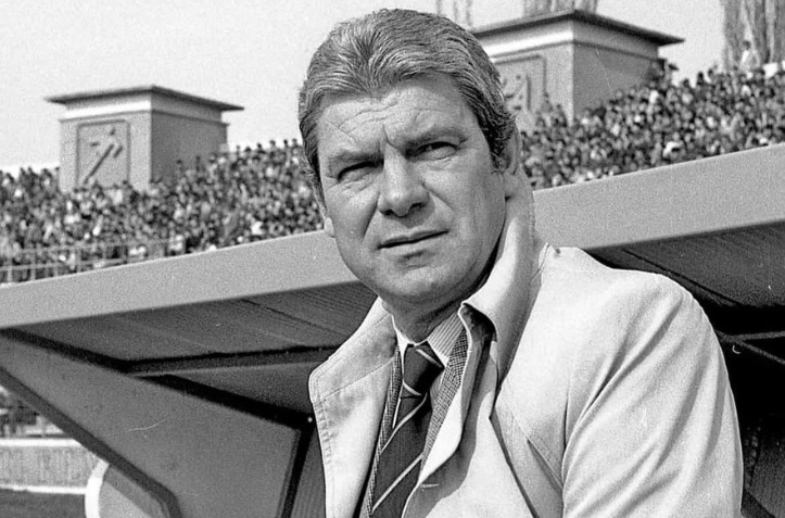 Read more about the article DOLIU ÎN FOTBALUL ROMÂNESC. A murit legendarul antrenor care a câștigat cel mai important titlu din istoria sportului cu balonul rotund