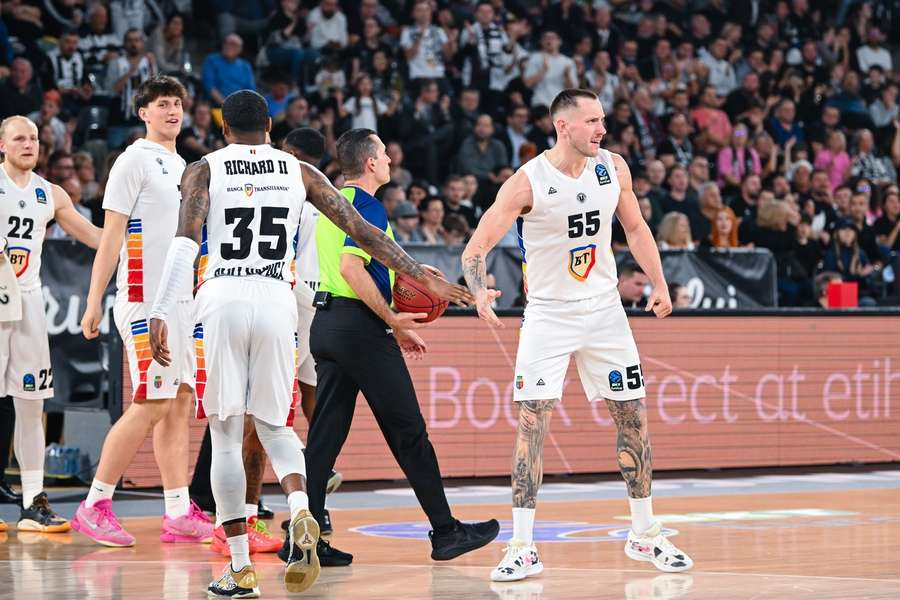 Read more about the article U-BT pierde dramatic acasă cu Hapoel Ierusalim, după o revenire spectaculoasă în sfertul al treilea