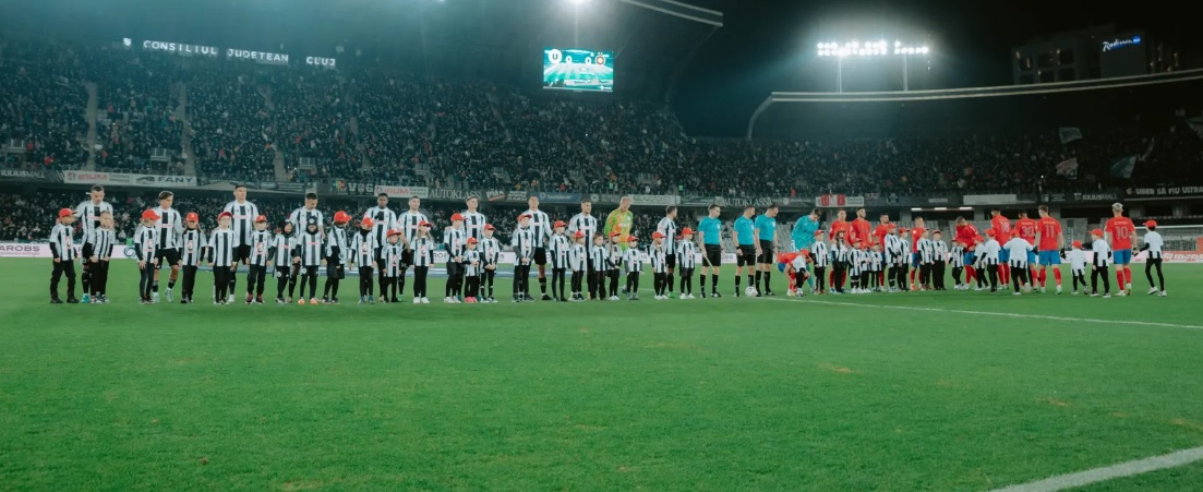 Read more about the article AVANCRONICĂ. ”U” Cluj o întâlnește în această seară pe campioana en-titre, FCSB. Care e bilanțul în Superligă dintre cele două echipe și cine va arbitra