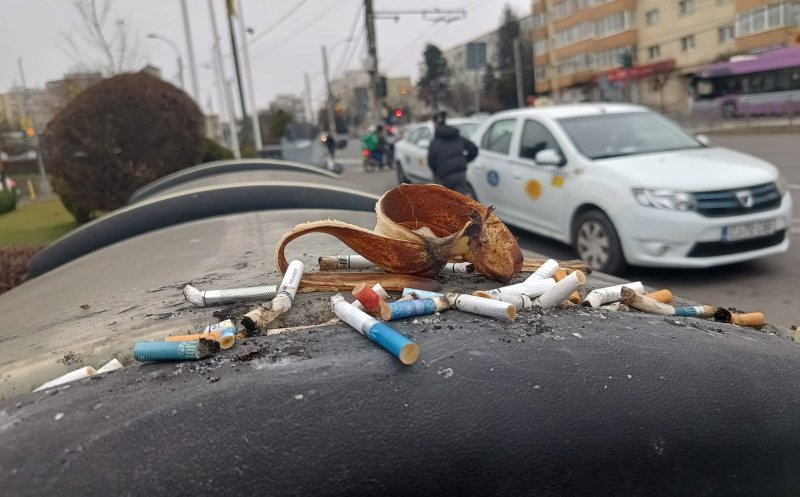 Read more about the article Fumatul interzis, dar „practicat” la greu în unele zone ale Clujului. În stația Minerva, e plin de chiștoace