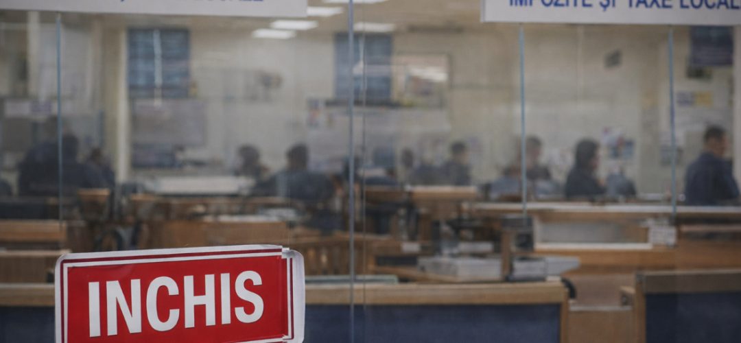 Read more about the article Privilegii de început de an: clujenii așteaptă la cozi virtuale, în timp ce la Primărie vacanța se prelungește „peste lege”