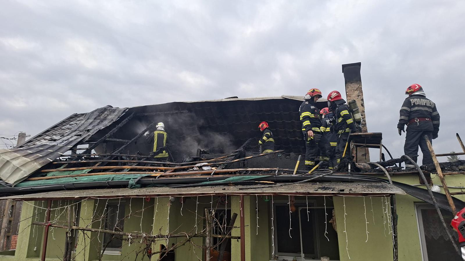 Read more about the article Incendiu violent în județul Cluj! Bărbat cu arsuri pe față și brațe. Pompierii au intervenit de urgență