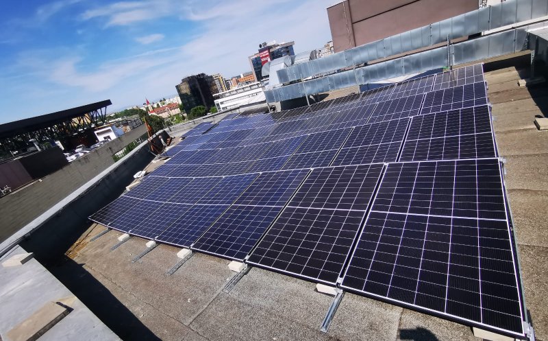 Read more about the article Hotelul Consiliului Județean Cluj trece pe energie verde: sistem fotovoltaic de 80 KW, funcțional