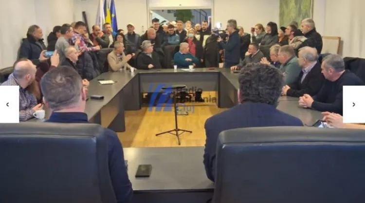 Read more about the article Revoltă în Baciu: zeci de localnici au luat cu asalt ședința CL, cerând tăierea taxelor „nejustificate”