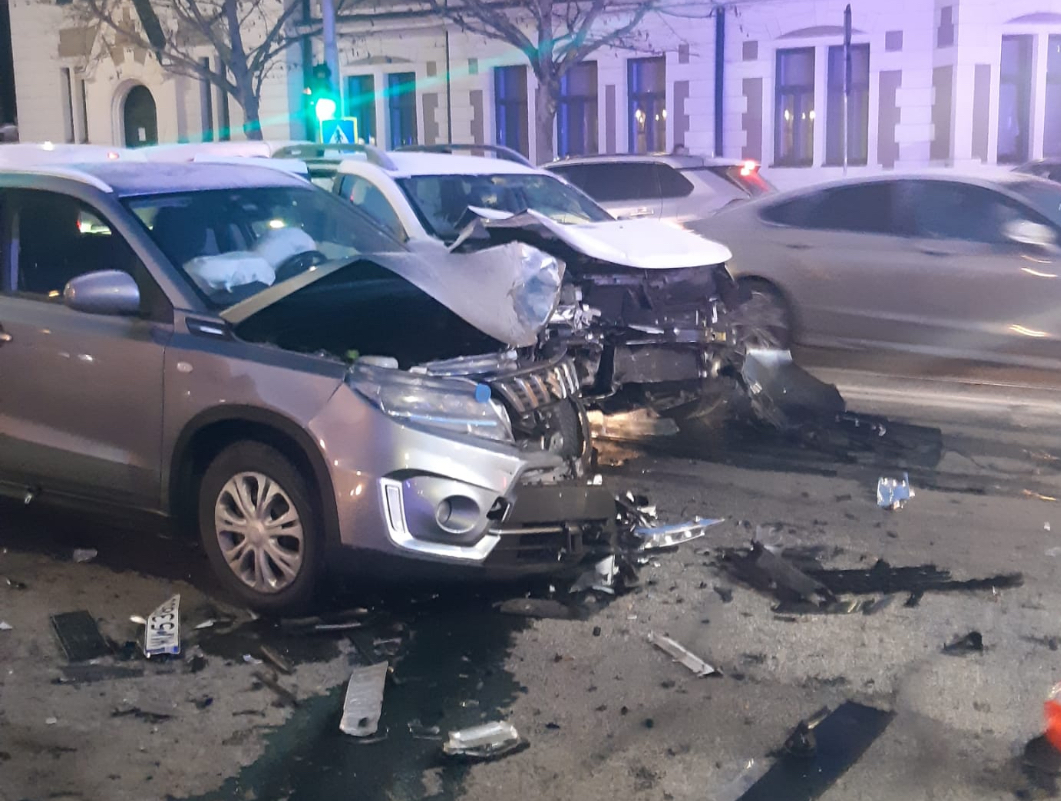 Read more about the article FOTO – Accident rutier HORROR pe strada Horea din Cluj-Napoca în această dimineață — trei persoane transportate la spital