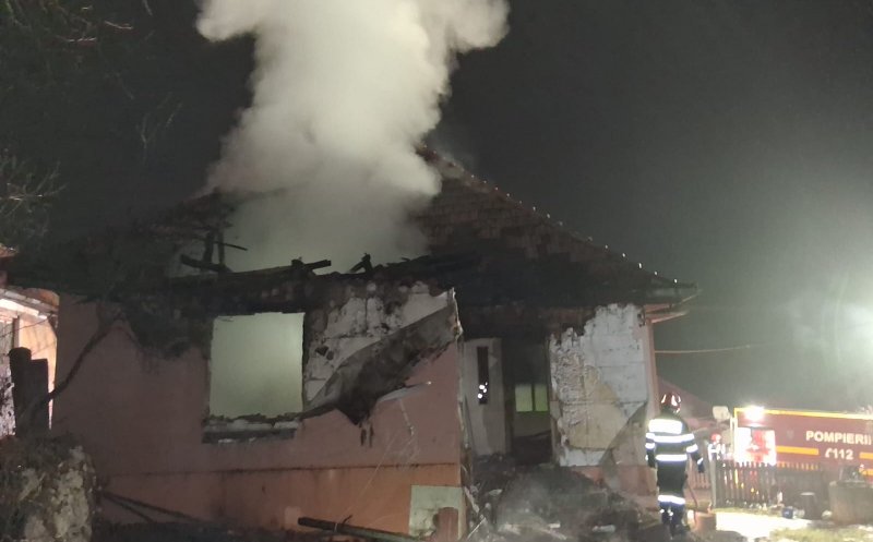 Read more about the article Incendiu violent în județul Cluj: o casă a fost cuprinsă de flăcări. Pompierii au intervenit de urgență