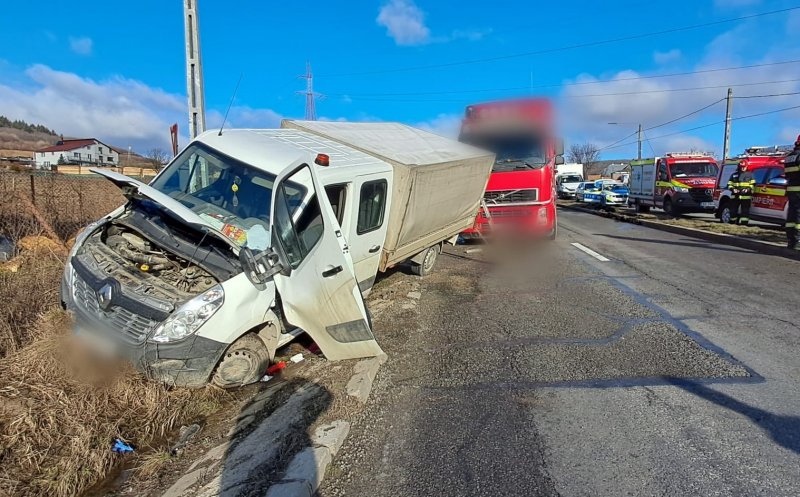 Read more about the article ACCIDENT GRAV pe DN1 E60. Un TIR și o utilitară implicate; un șofer a fost proiectat în afara șoselei