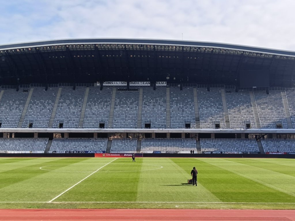 Read more about the article GALERIE FOTO. Cum arată suprafața de joc de pe Cluj Arena înainte de meciul ”U” – Oțelul Galați din Cupa României