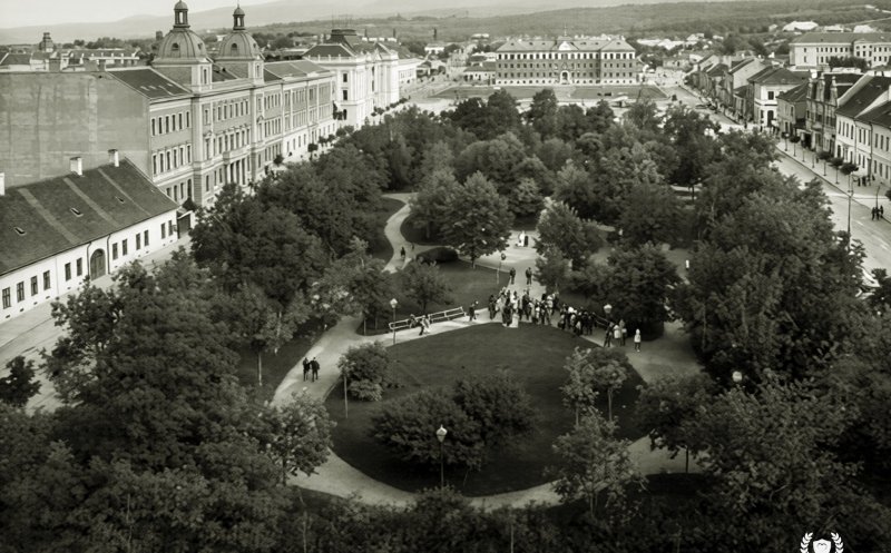 Read more about the article IUBIM CLUJUL. Destinul parcului dispărut: de la Palatul EMKE la Piața Avram Iancu
