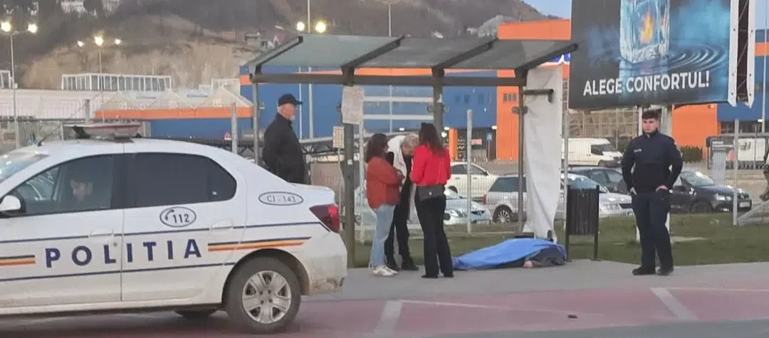 Read more about the article Bărbat găsit în stop cardio-respirator într-o stație de autobuz din Cluj. Din păcate medicii nu au mai reușit să îl salveze