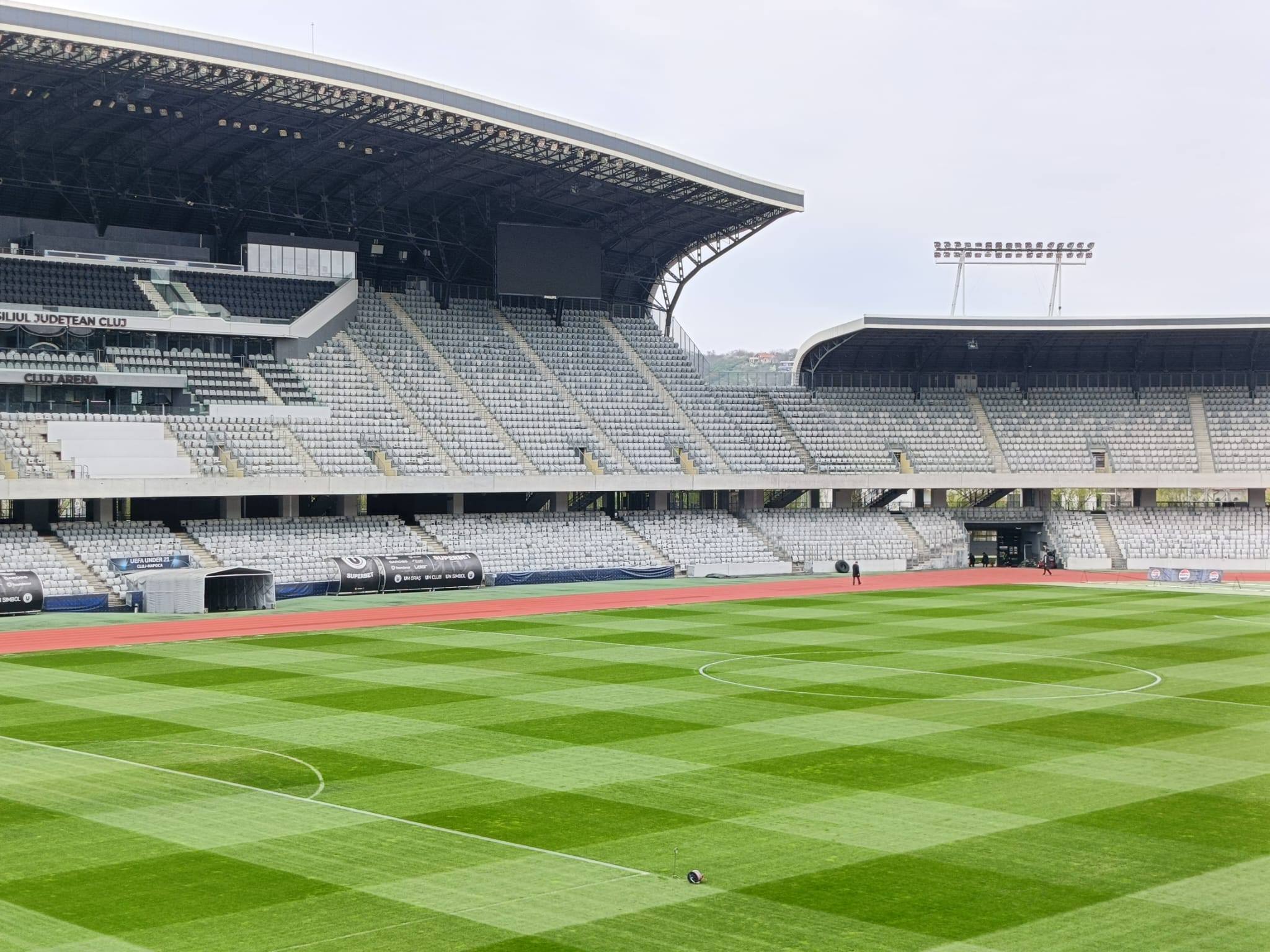Read more about the article GALERIE FOTO. Cum arată gazonul de pe Cluj Arena înainte de meciul cu Universitatea Craiova. Tișe: „Am adus Premier League la Cluj! Visez la Champions League”