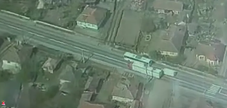 Read more about the article Șoferul unui TIR, filmat din elicopter în timp ce făcea o depășire incredibil de riscantă la limita dintre județele Cluj și Sălaj
