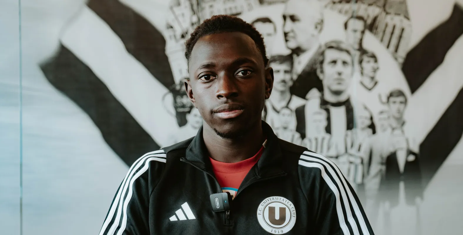 Read more about the article L-au vrut Farul, Hermannstadt și CFR, dar a ales U Cluj. Povestea lui Mendy, fotbalistul care a cerut timp de gândire și a ajuns la 14.000 de euro pe lună