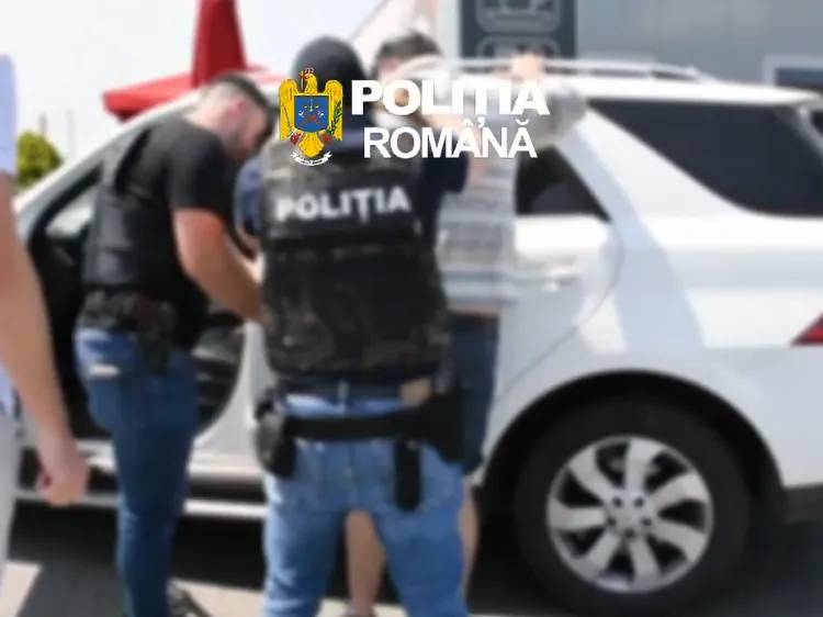 Read more about the article Bărbat reținut după ce a cerut 80.000 de euro și o slujbă într-o instituție publică pentru fiul său