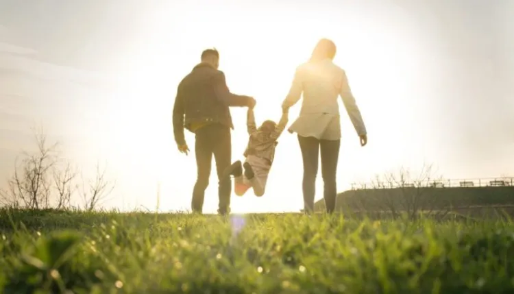 Read more about the article Clujul pentru familii: rai cu locuri de joacă sau infern cu trotuare blocate? Ce spun părinții