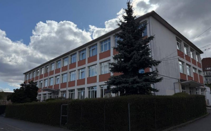 Read more about the article Conducerea liceului „Virgil Madgearu”, reacție la presupusul caz de agresiune sexuală și consum de droguri de la banchet