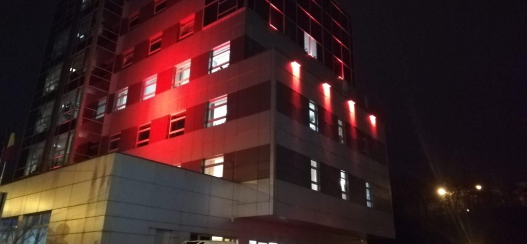 Read more about the article Gest simbolic cu ecou umanitar: sediul CJ Cluj și Cluj Arena vor străluci în roșu pentru donatorii de sânge