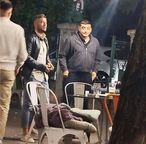 Read more about the article Liderul AUR, George Simion, surprins la bere pe o terasă din Parcul Central din Cluj-Napoca