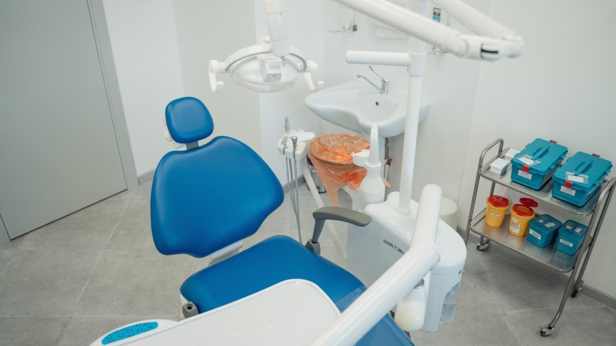 Read more about the article Controverse la Cluj: consultații stomatologice gratuite organizate într-un hotel. Colegiul Medicilor Stomatologi a sesizat autoritățile
