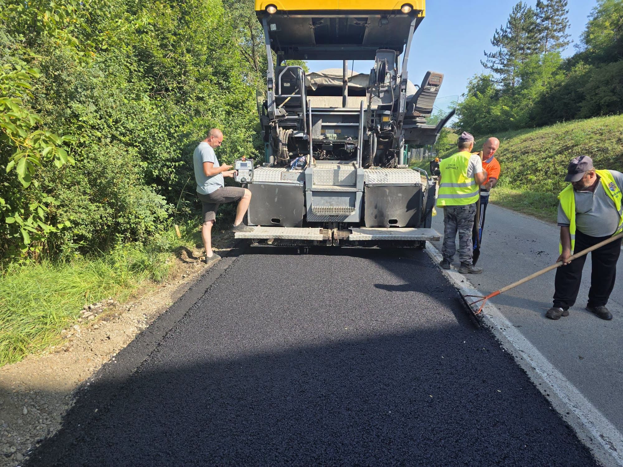 Read more about the article GALERIE FOTO. Drumul care facilitează accesul spre Mănăstirea Nicula, Lacul Știucilor și Delta Clujului a intrat în reparații