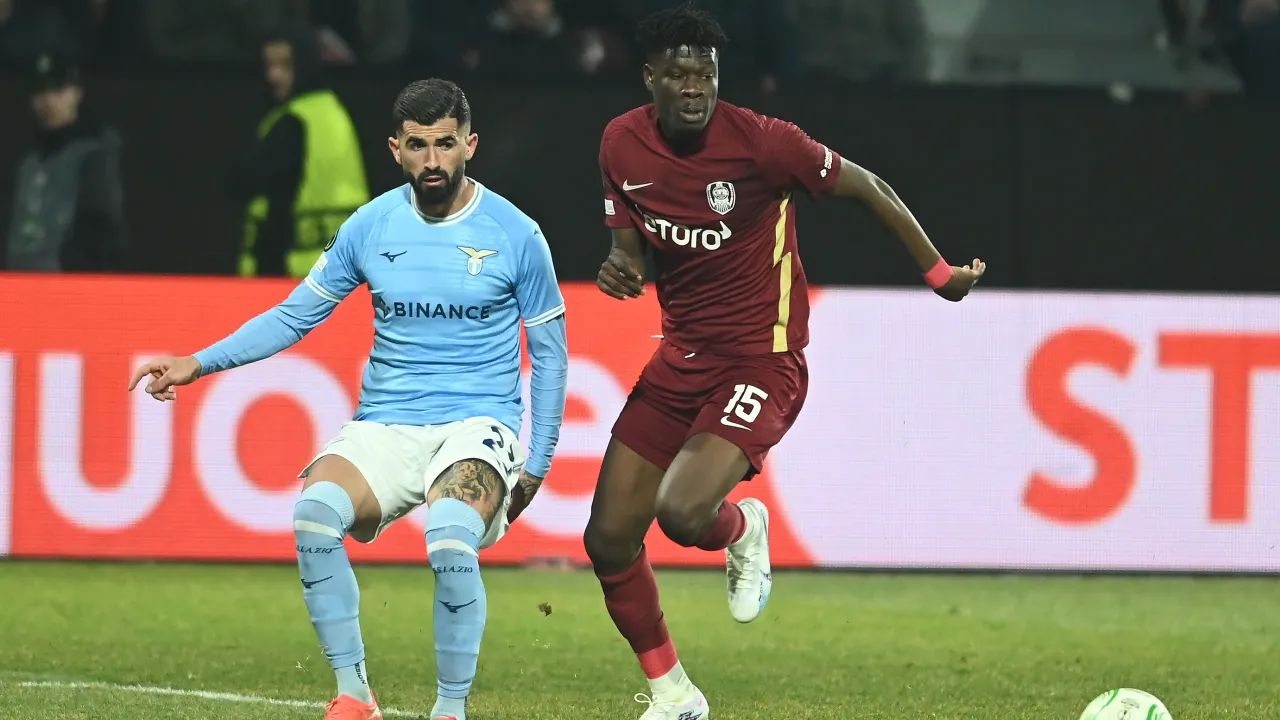 Read more about the article De la 1,8 milioane de euro la 350.000! Yeboah se întoarce în România, dar nu la CFR, ci la o echipă nou-promovată