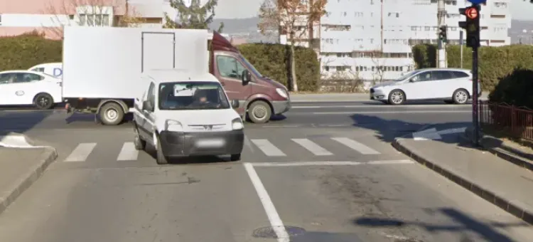 Read more about the article PERICOL în Zorilor! Un clujean trage un semnal de alarmă și cere o trecere de pietoni pe strada Frunzișului