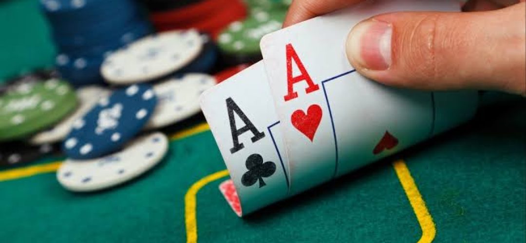 Read more about the article Șah-mat pentru păcănele? Dezbatere de 2 ore la Cluj. Pokerul luptă să scape, Boc trage linia: 3 direcții și o decizie politică
