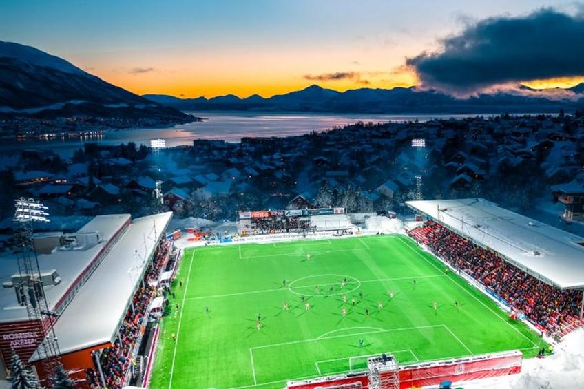 Read more about the article Tromso vs. CFR Cluj. Imagini spectaculoase cu stadionul din Norvegia acoperit de aurora boreală + echipele probabile
