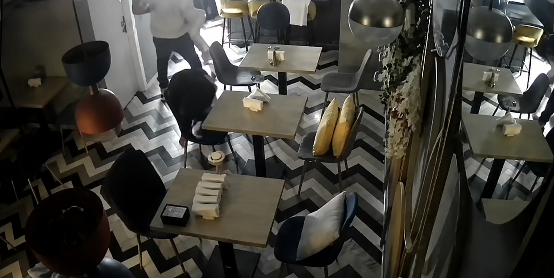 Read more about the article Conflict între asociații unui restaurant din Cluj, ajuns în instanță. Unul dintre ei este acuzat că a atacat cu un pahar spart