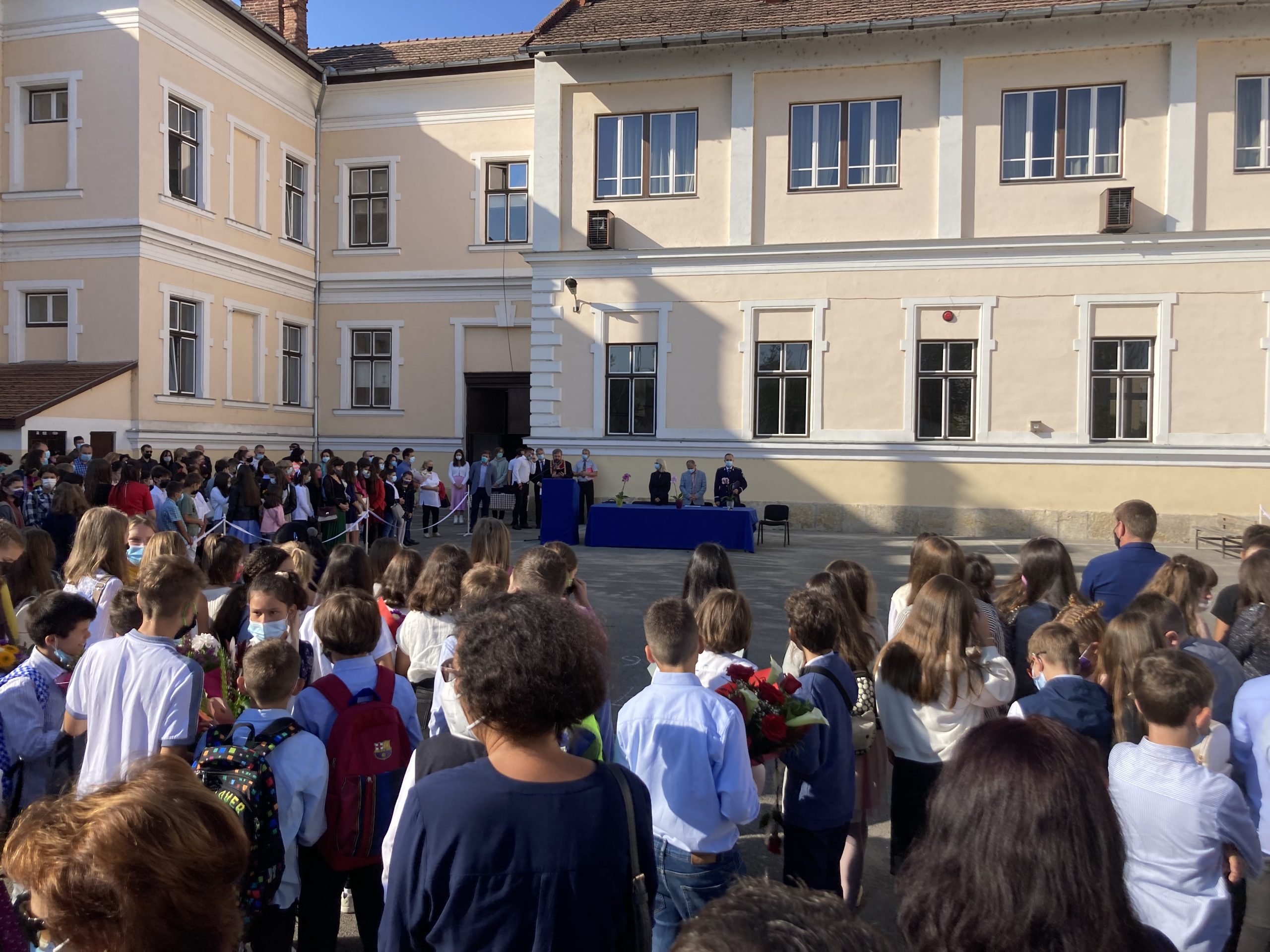 Read more about the article Peste 110.000 de copii încep luni școala în județul Cluj